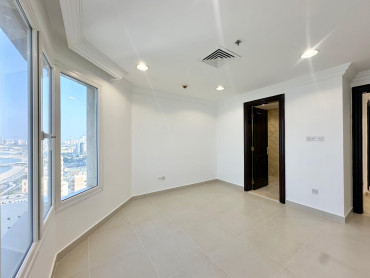 3-Bedroom Sea-View Apartment with Balcony in Shaab Al Bahri